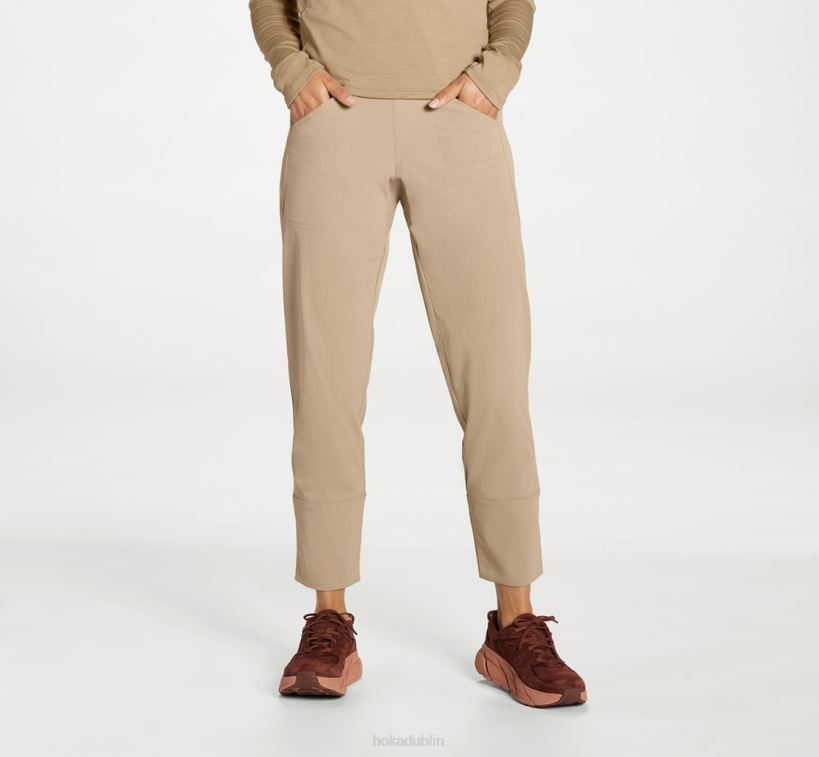 VLP8360 Hoka Women Transport Pant Dune